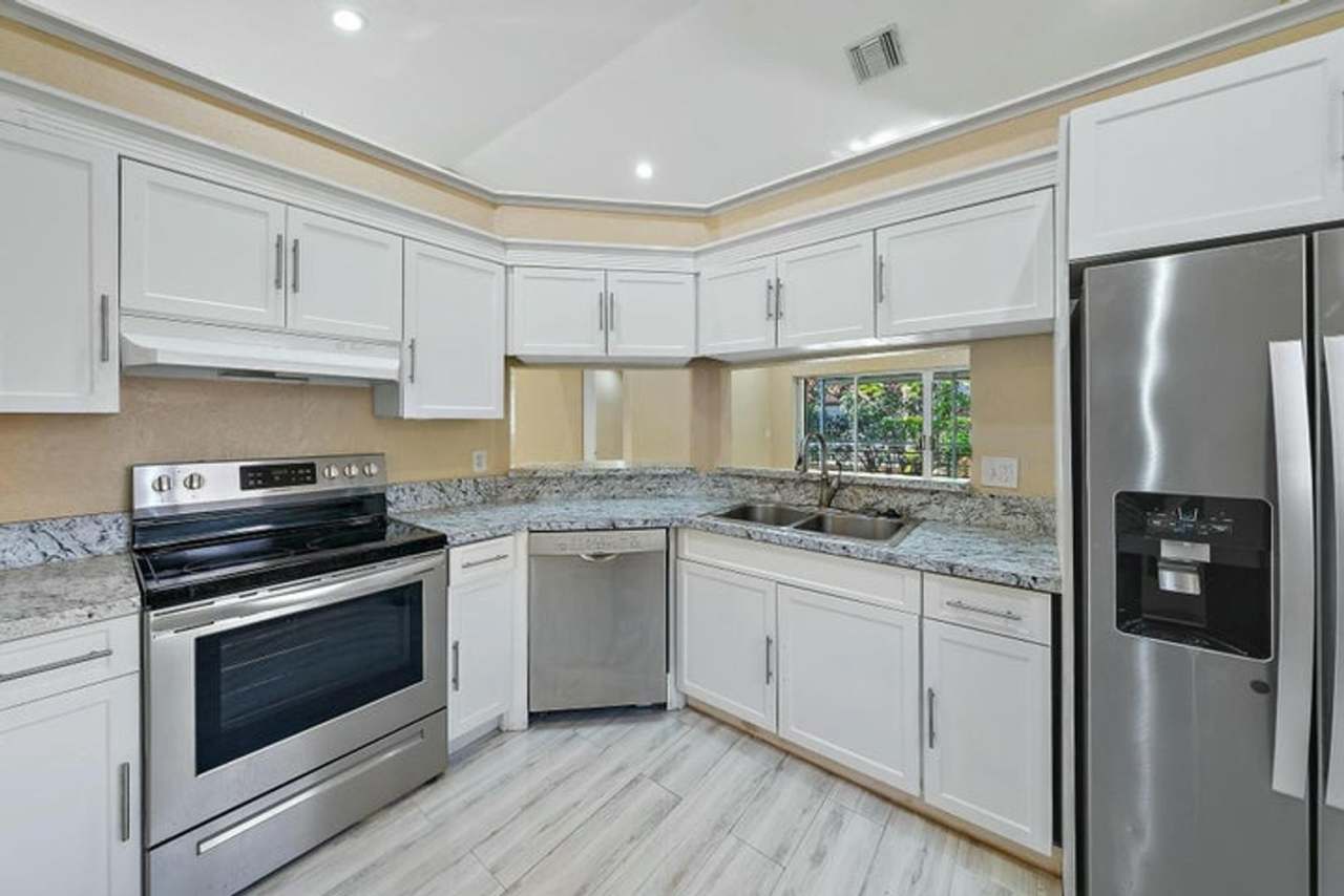 13 Via De Casas Sur 202, Boynton Beach, FL 33426