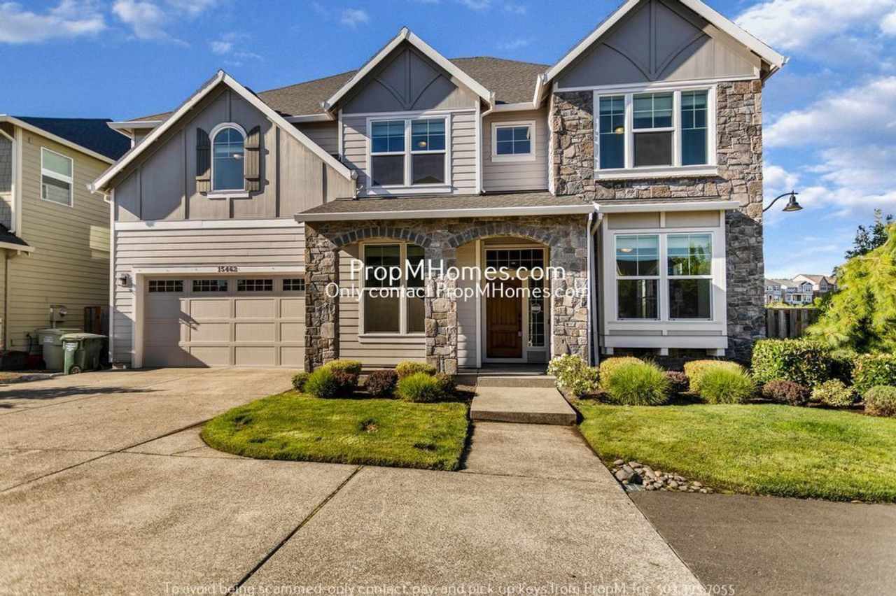 Luxury 4-Bedroom Home in the Heart of Bethany – Fresh New Interior!