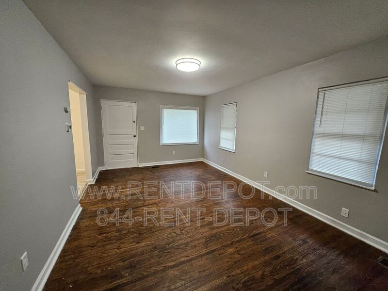 1528 SE Riverside Dr.