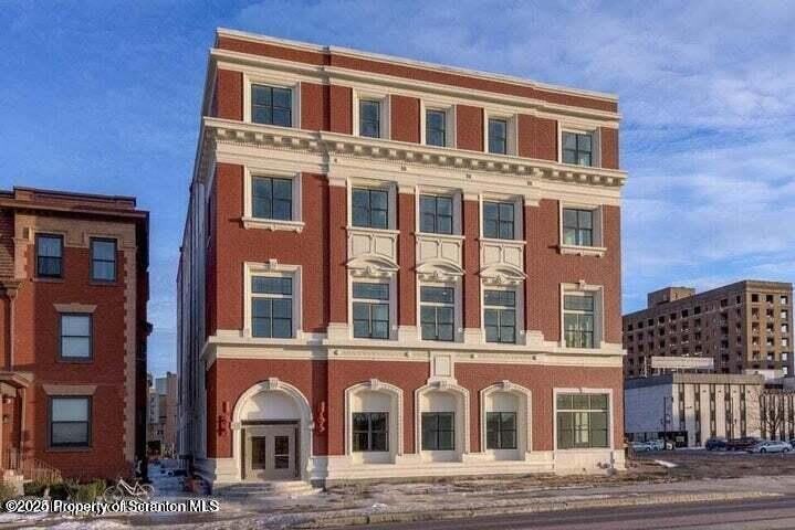 19 N River unit: 203