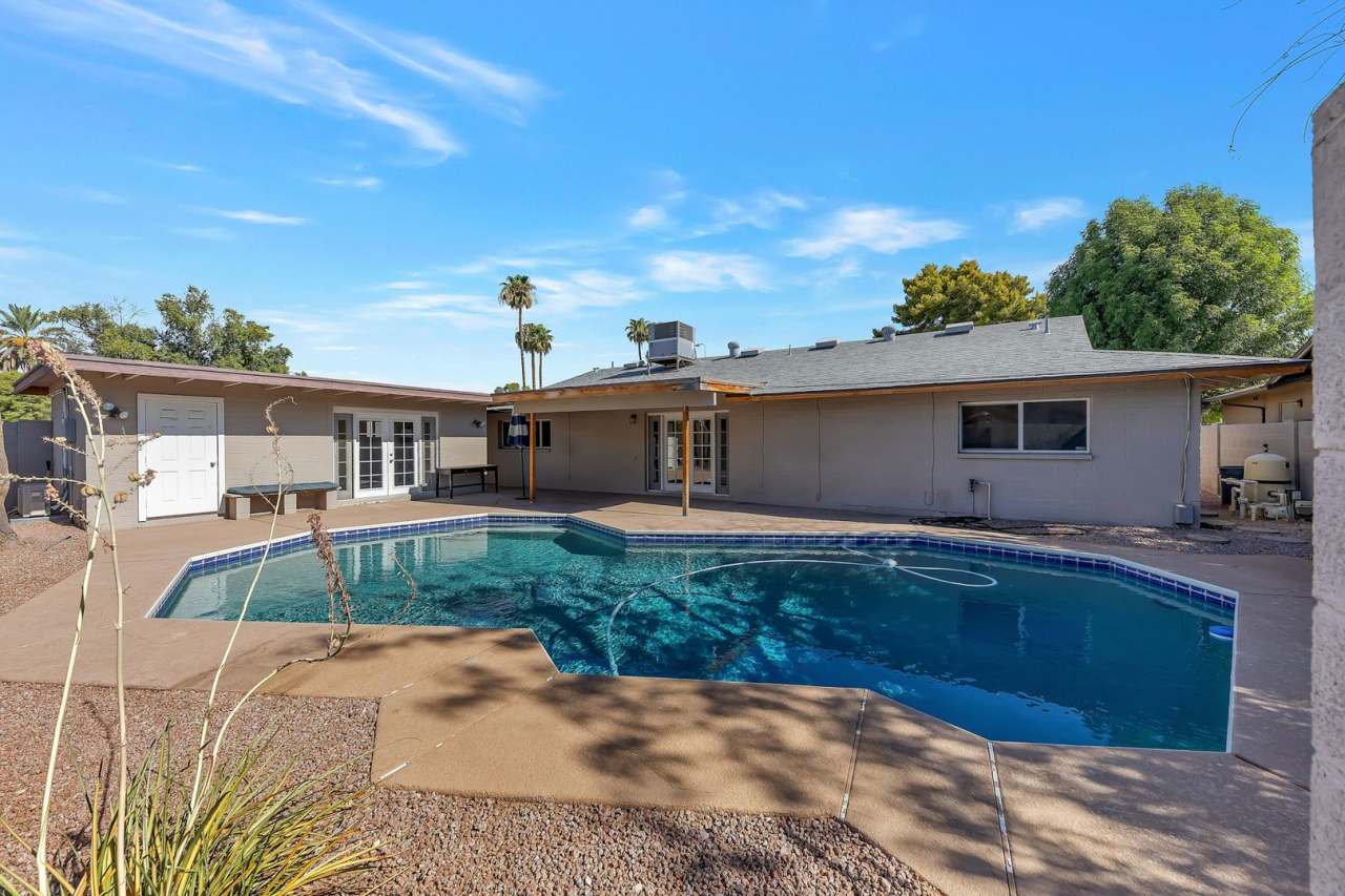 5-Bedroom Tempe Home with Private Pool, Guest House  Garage Near ASU