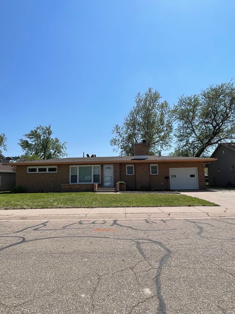 2 Bedroom, 1 1/2 Bathroom House