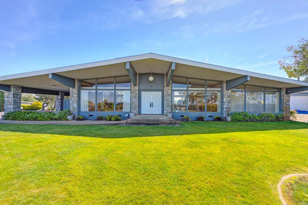 Luxury Living with Stunning 360-Degree Views  Private Pool Retreat