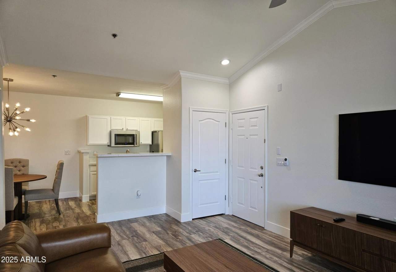 2134 E broadway Road