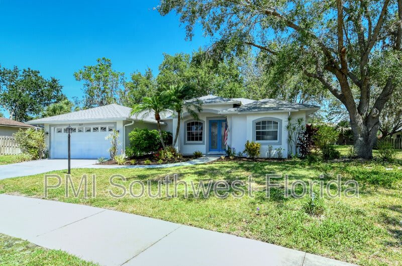 607 Oak River Ct