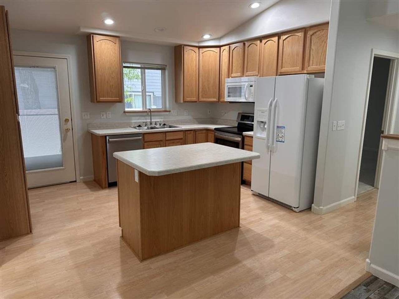 Three Bedroom - Low maintenance, west-end, living!