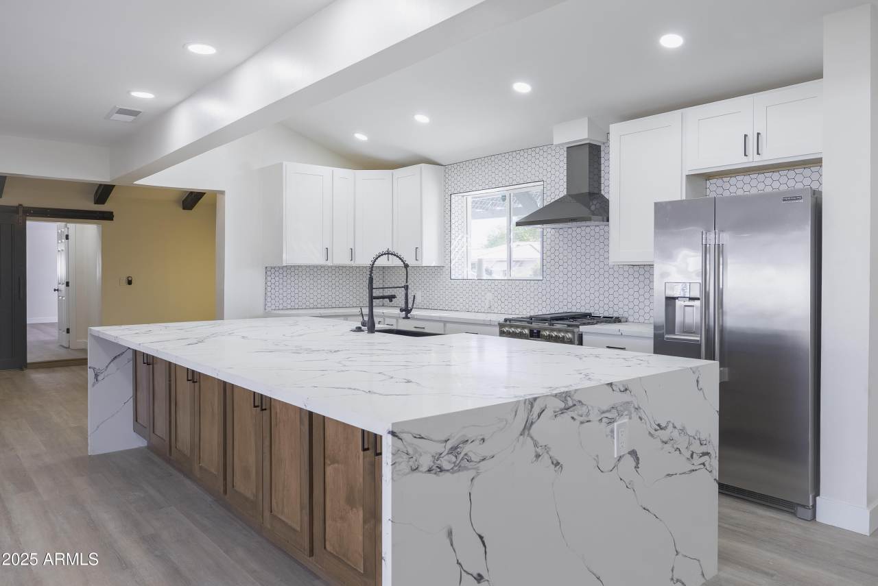 4148 N WESTVIEW Drive