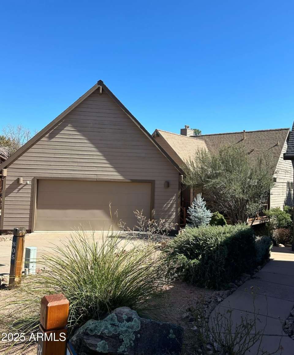 805 N GRAPEVINE Circle