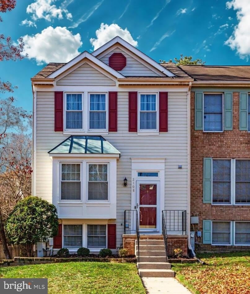 2108 COMMODORE Court