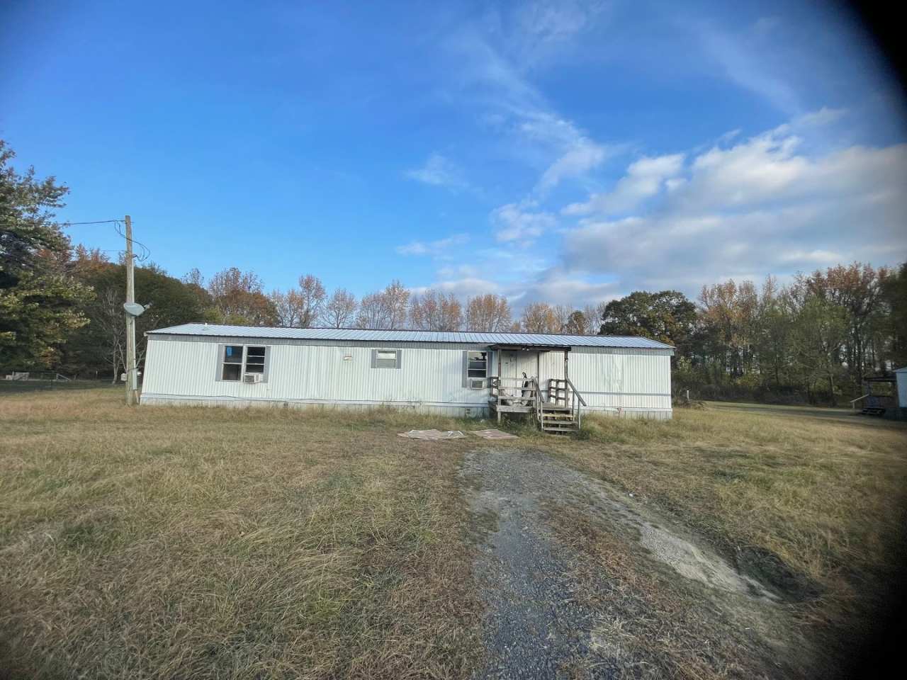 2 BR 2 Bath 1,120 sq ft singlewide mobile home on 1.03 acres in Lonoke, AR