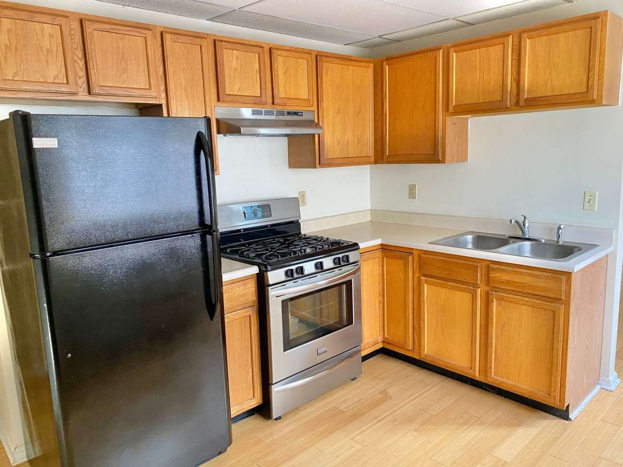 3 Bedroom in Burlington w/ LAUNDRY, OFF STREET PARKING, STORAGE Available NOW!