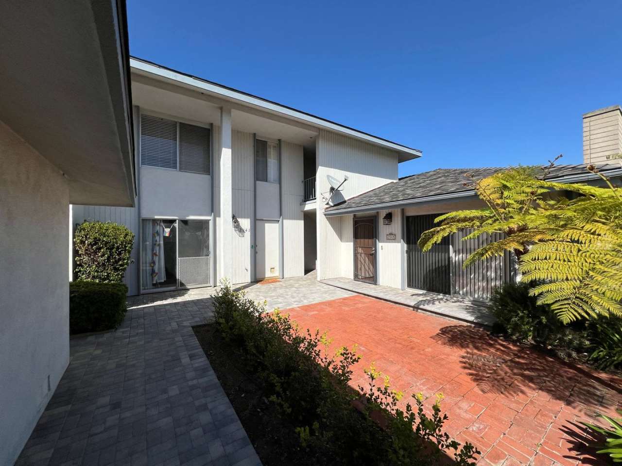 Just For You! Midtown Ventura prime location!