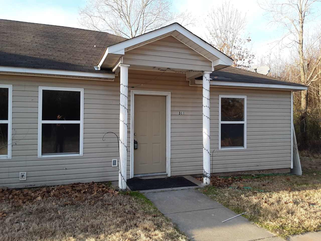 LEASED- 2 Br/1 Ba Duplex available at 311 E Georgia, Beebe ($695)