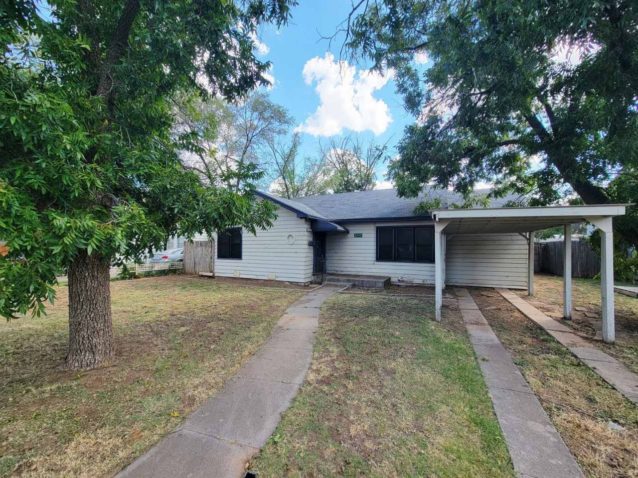 Adorable 3 Bedroom in Great Location!