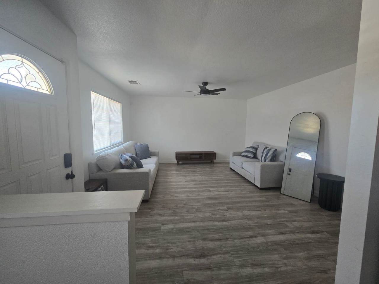 4 BR 2 Ba Available 9/1