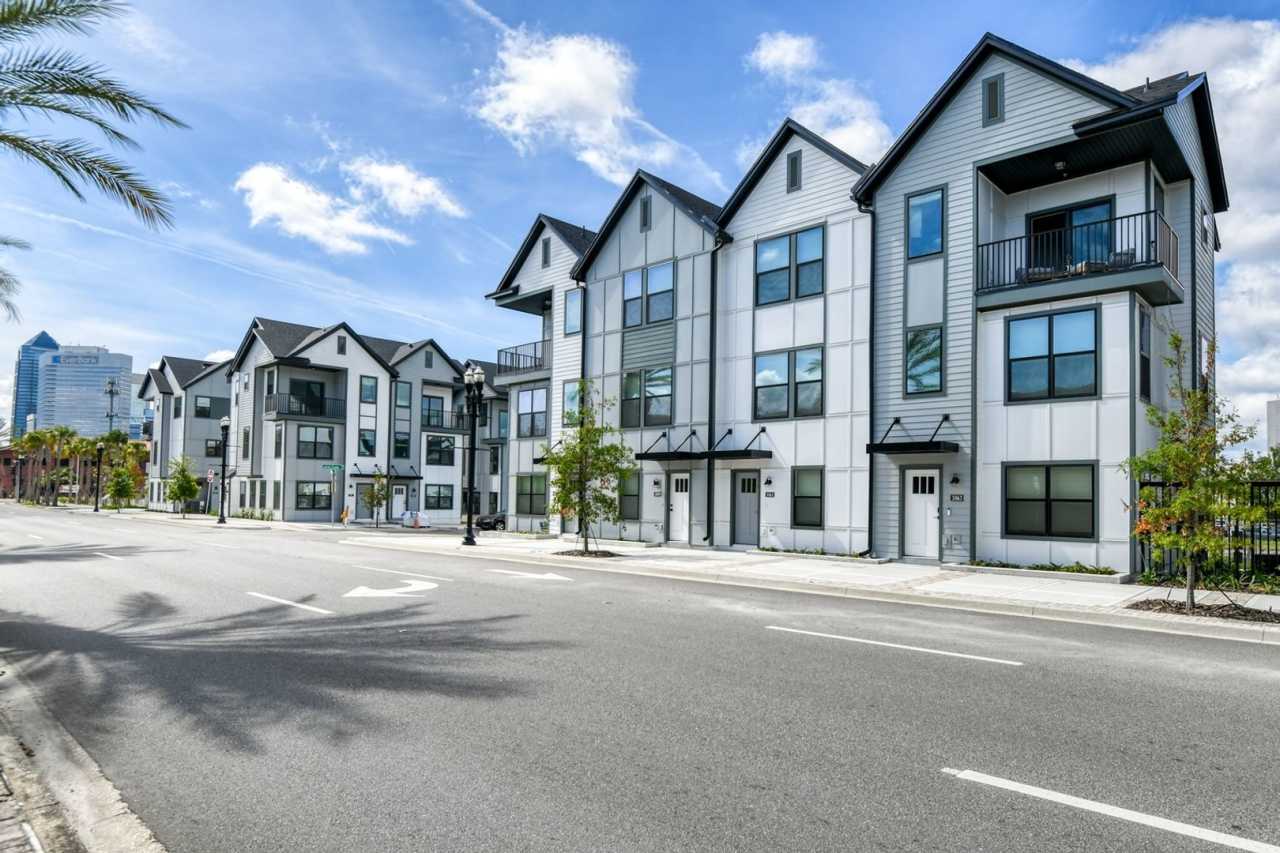 Charming 2BR Townhome in Jacksonville