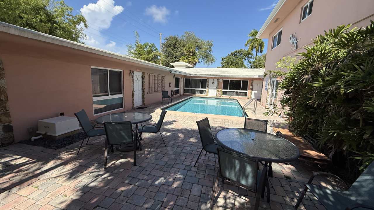 2733 Middle River Dr