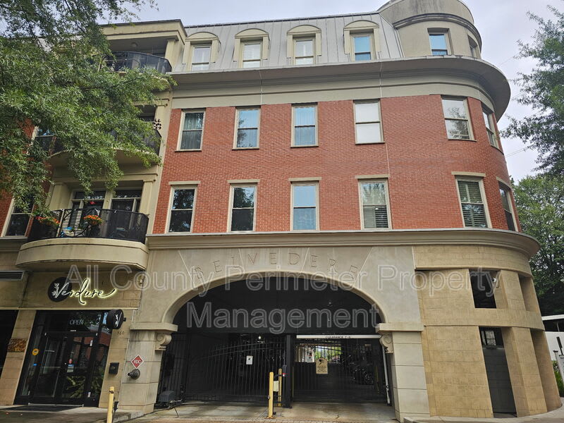 560 Dutch Valley RD NE