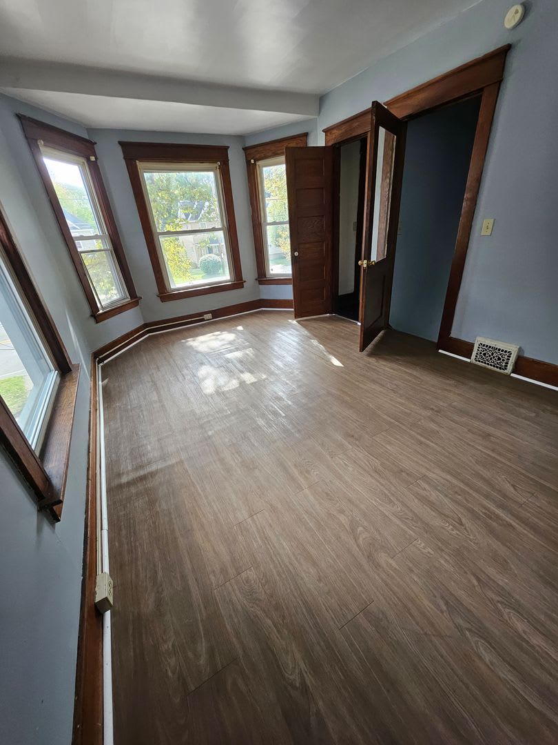 Upper 2 bedroom unit