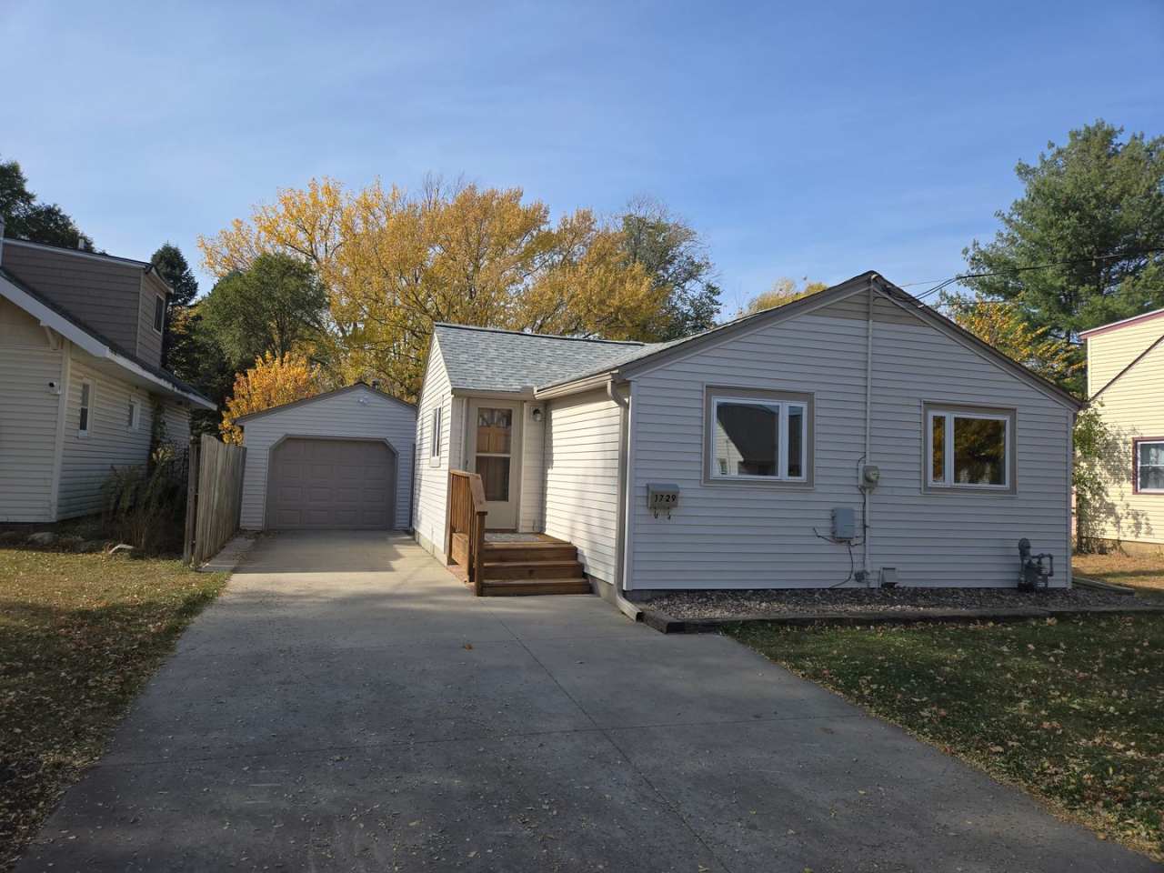 Great little property on a huge lot!