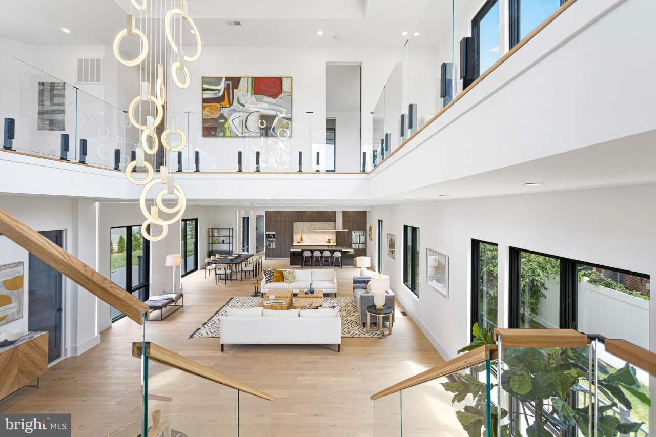 1733 CHAIN BRIDGE Road