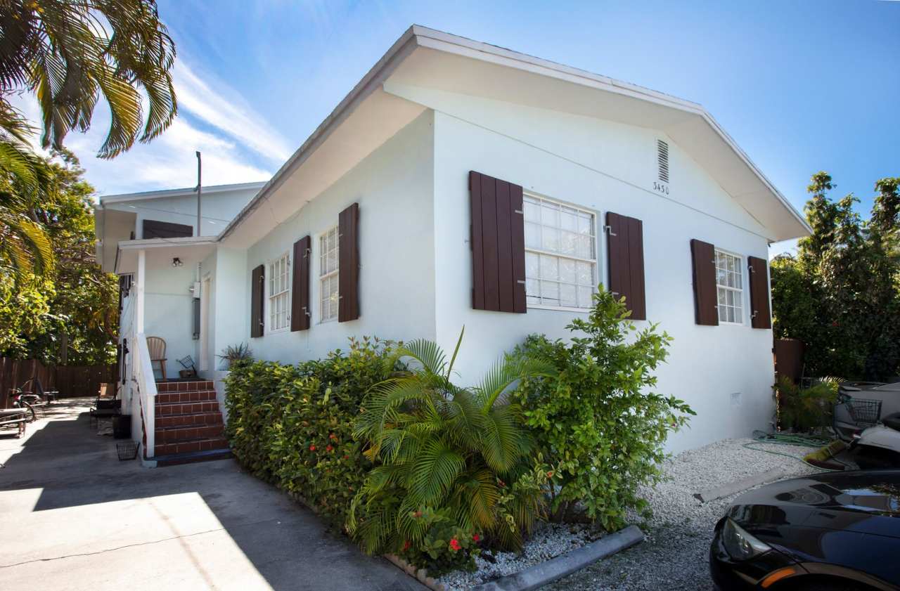 1 bedroom with Bathroom and a Shared kitchen with other 3 bedrooms