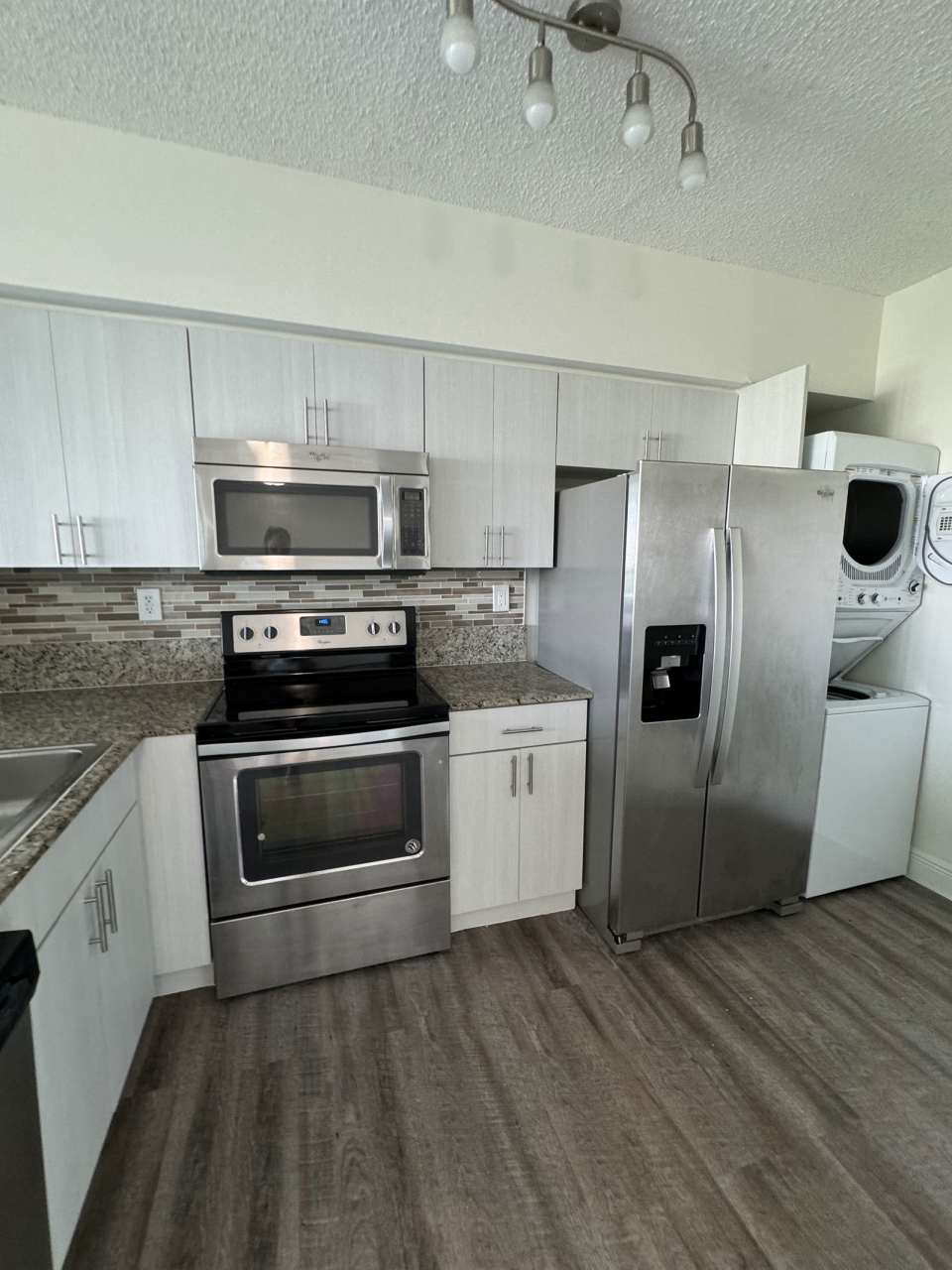 17000 North Bay Road