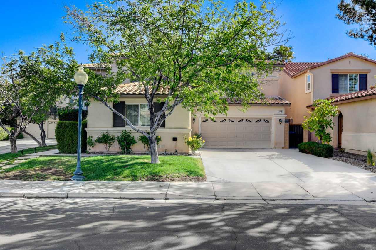 4 BDRM/3 BATH HOME IN SEVEN HILLS