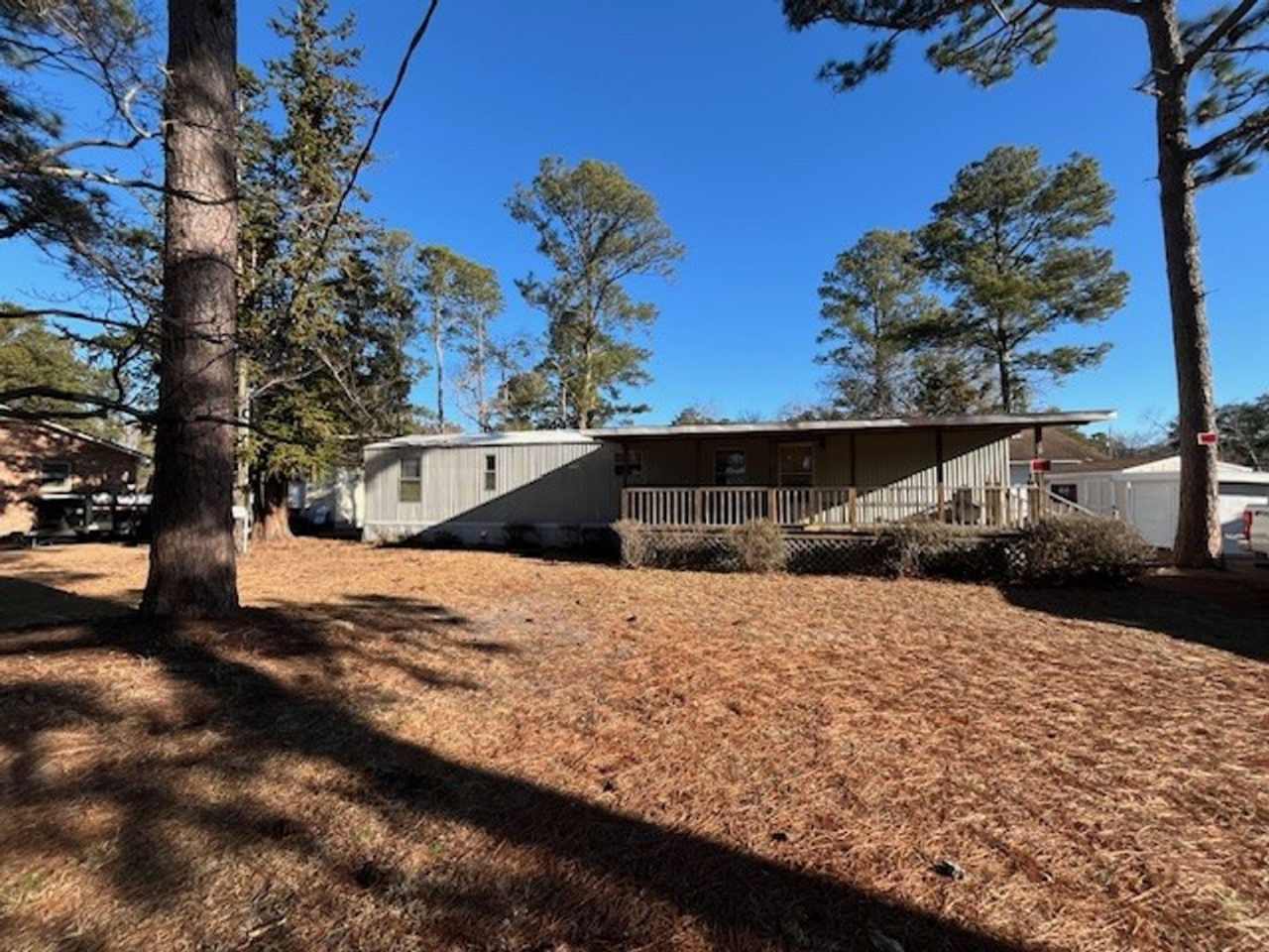 Welcome to this charming 2-bedroom, 1.5-bathroom home located in the desirable area of Leland, NC