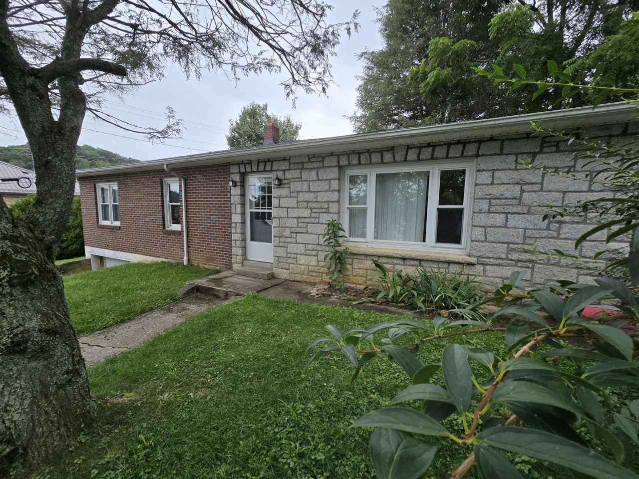 Charming Ranch Right Off W King Street!