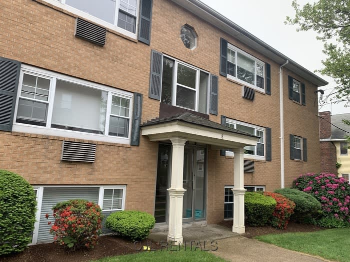 8 Lake Street