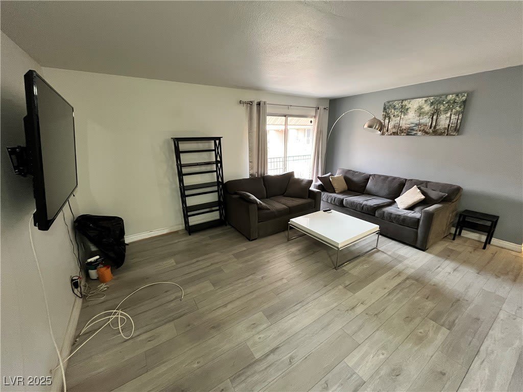 4961 River Glen Drive