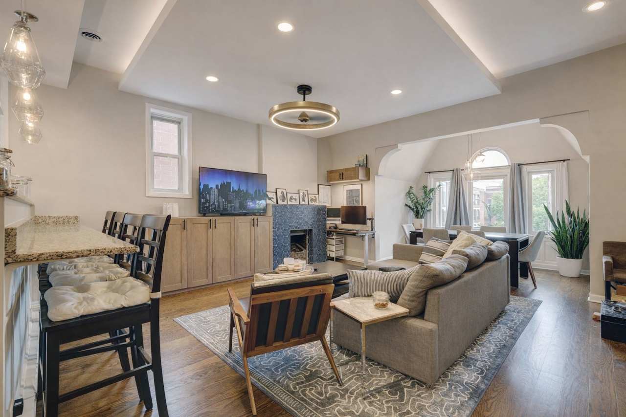 1128 West Fullerton Avenue