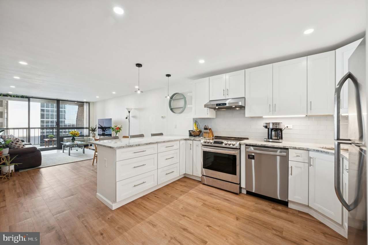 233 S 6TH Street unit: 904