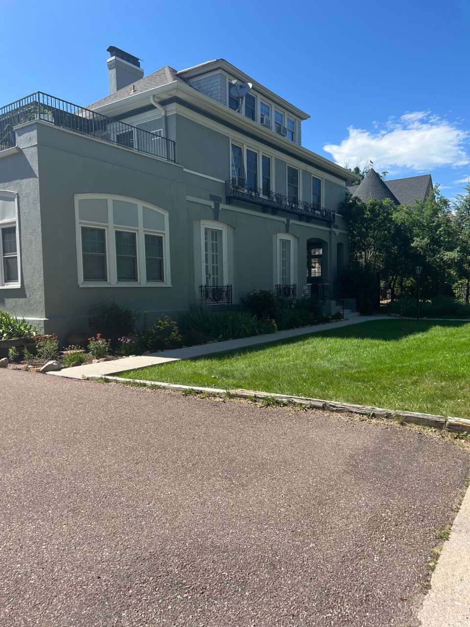 Beautiful historic Mansion! Move in special $500 off first full month  waived admin fee! Apply today!