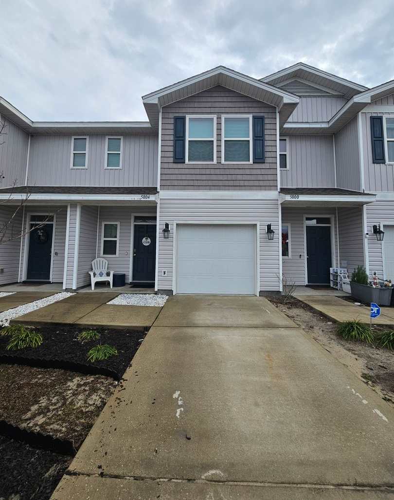 Spacious 3Bed/2.5Ba Townhome in Callaway Near Tyndall AFB! *Garbage, Pest Control  Lawncare Included!* *SPECIAL: 1/2 OFF 1st Month's Rent!* + *Military Security Deposit Incentive!*