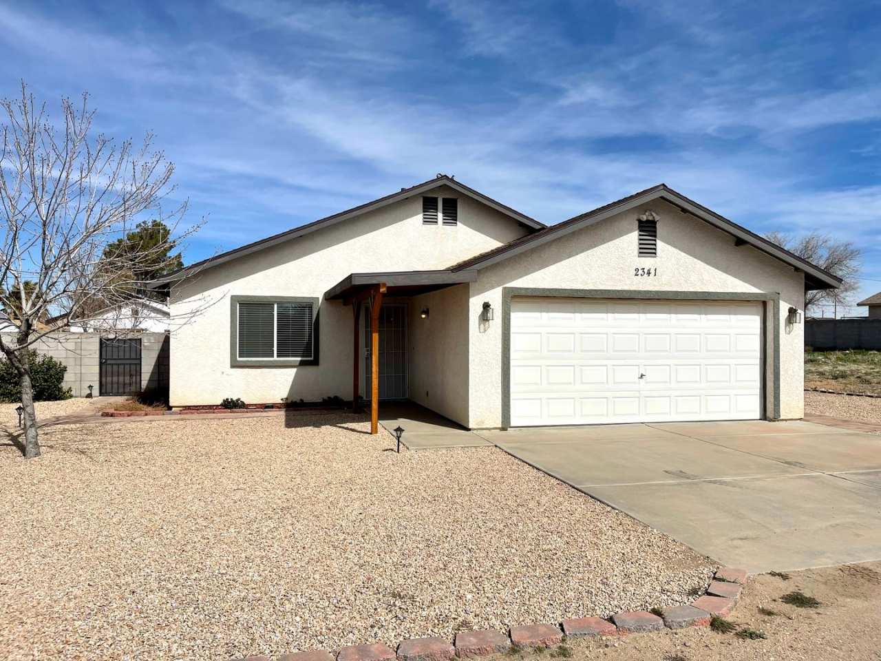 Cute 3 Bedroom Home Near Splash Pad and Hualapai School!
