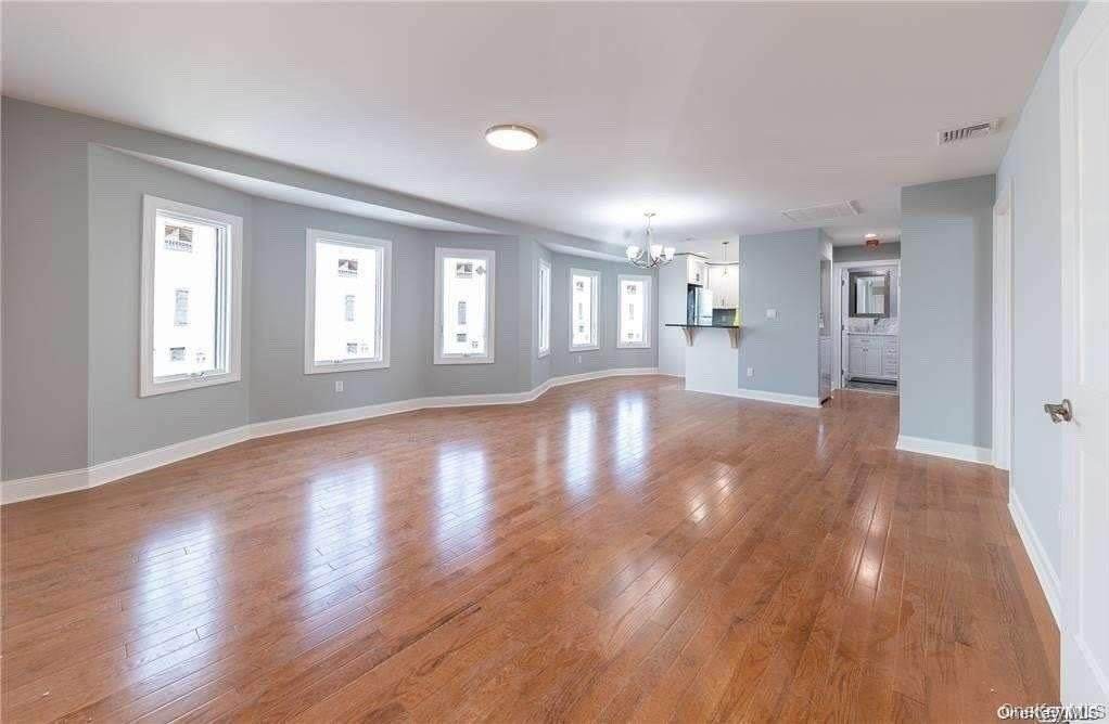 237 W Market Street unit: Lower