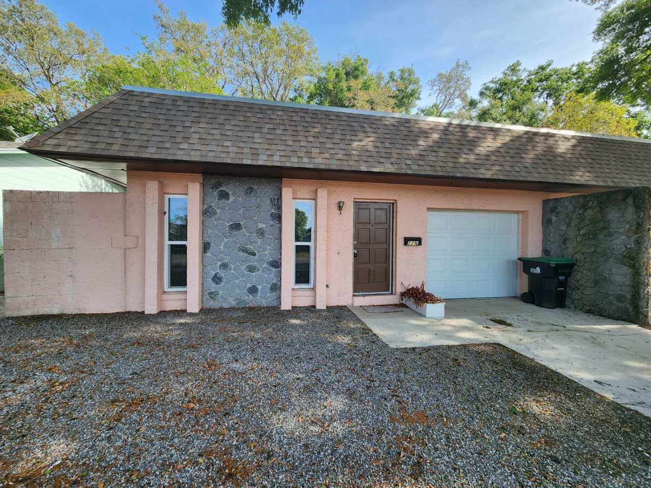 Newly renovated Charming duplex 2bed/ 2 bath!