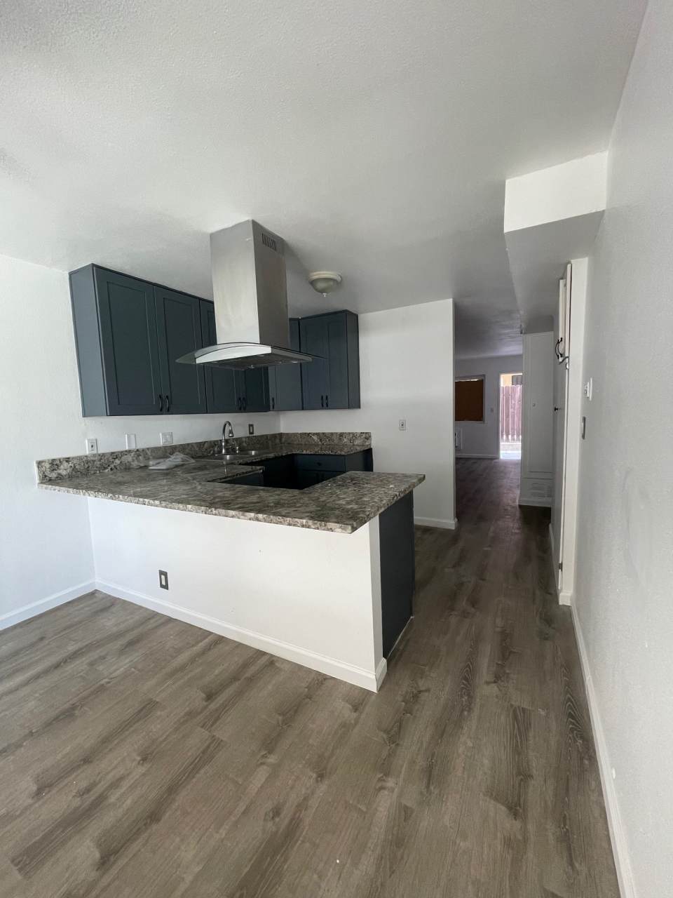 911 North Vineyard Avenue - B