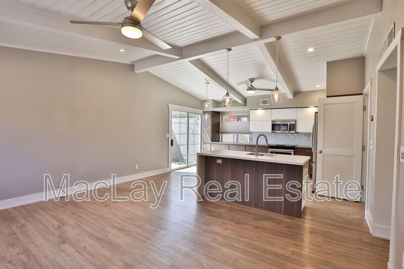 1039 W. Laguna Drive