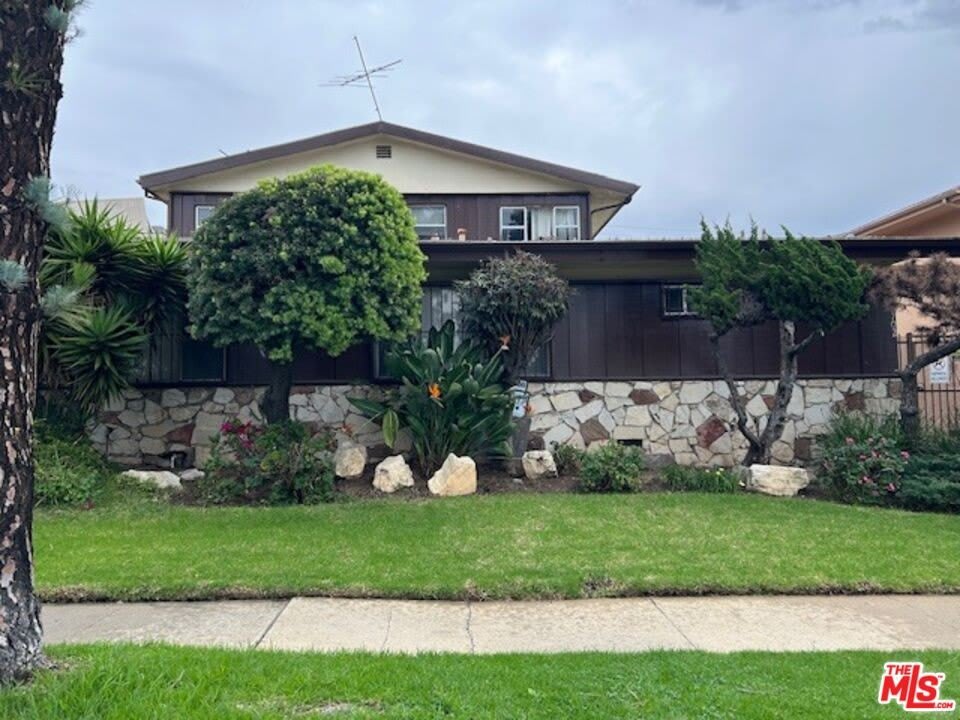 10702 Crenshaw Blvd unit: 5