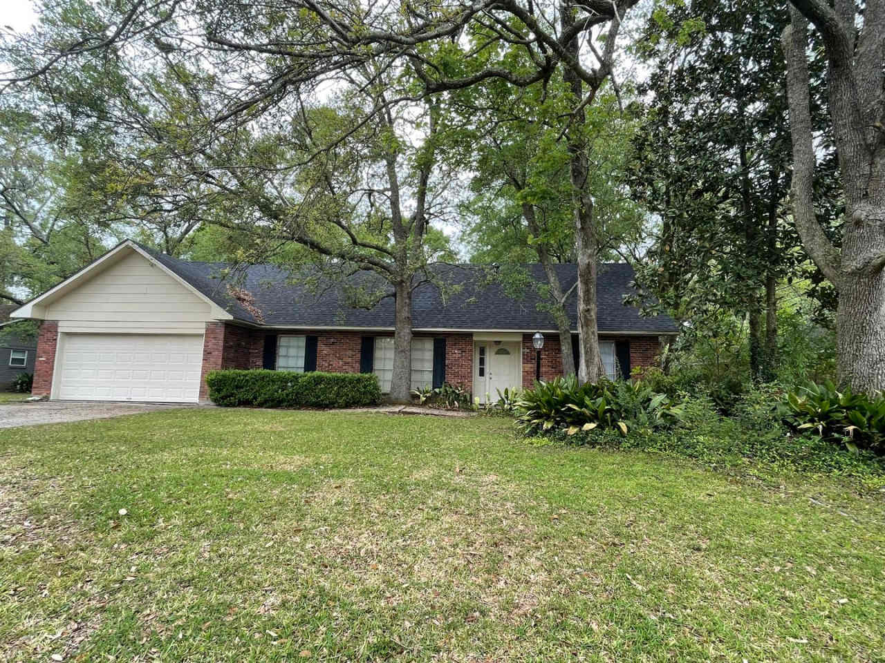 Spacious Home in Country Club Estates