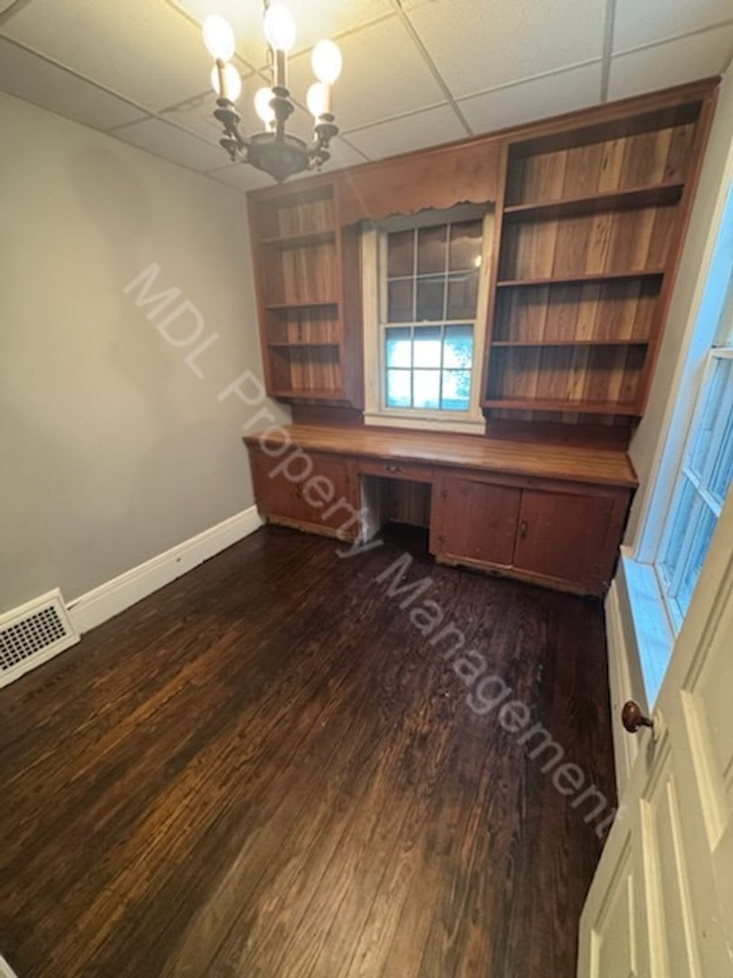 Large 4 bedroom 1 bath house