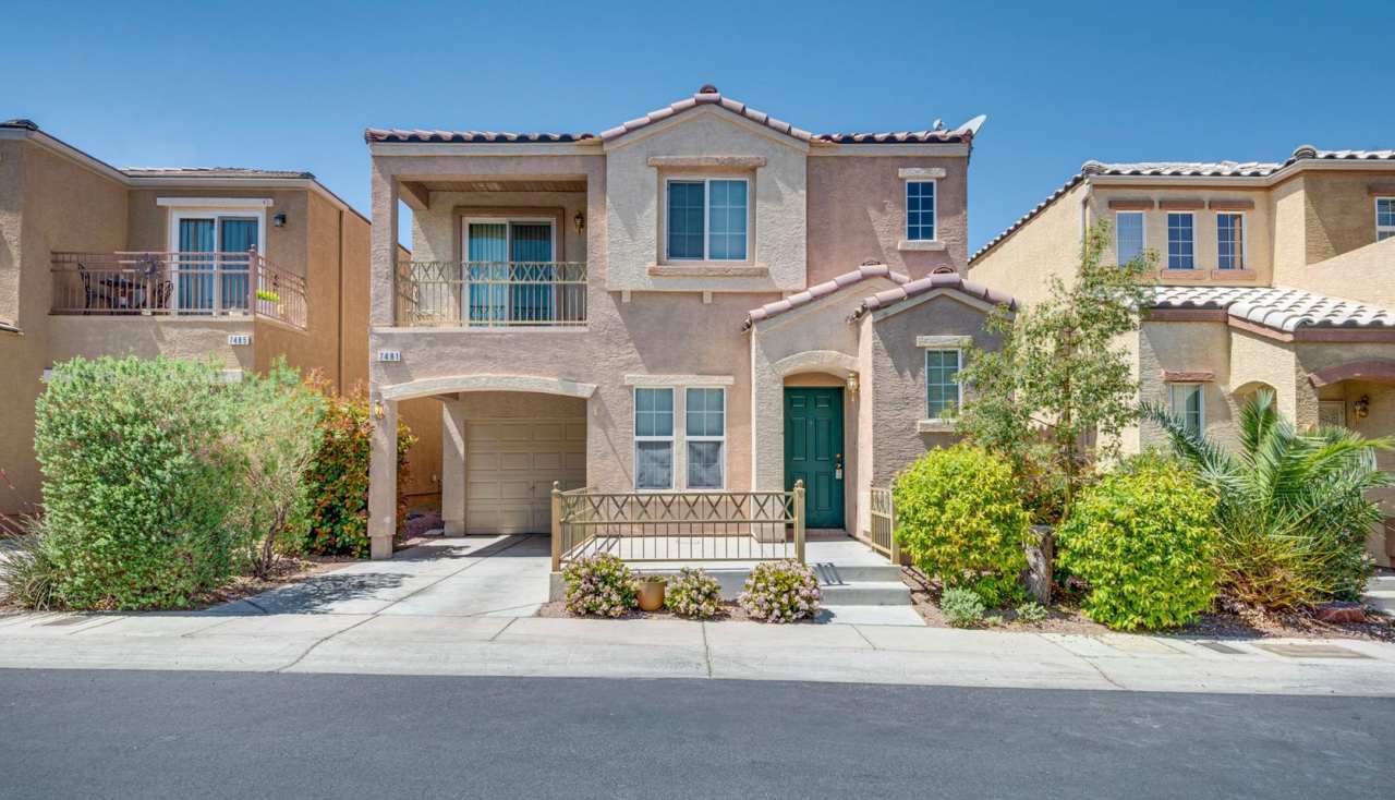 Charming 3-Bed with Porch and Balcony