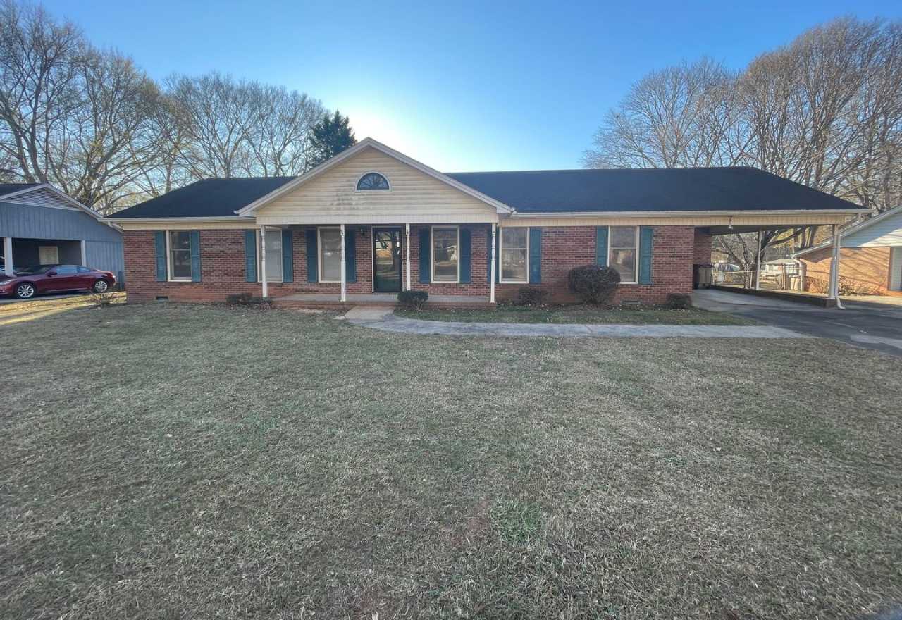 3 bedroom 2 bathroom house available now! Bonus Room!