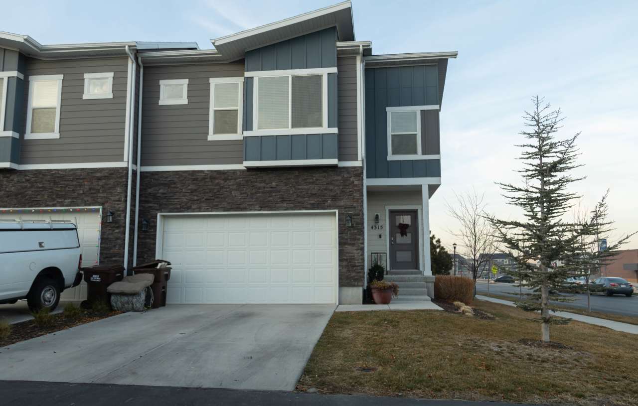 4315 East Grassland Way