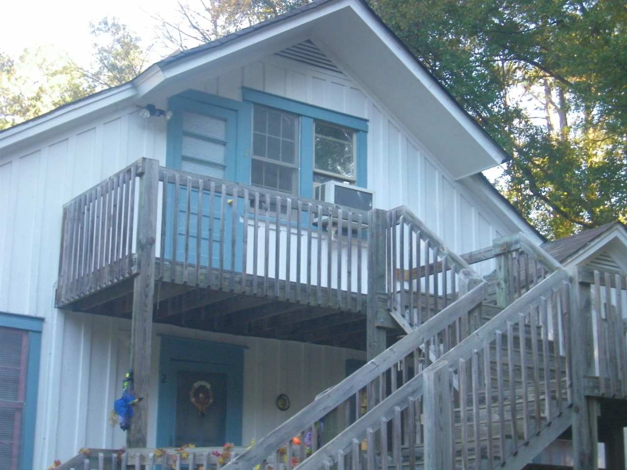 Quiet Forested 1 Bedroom Unit