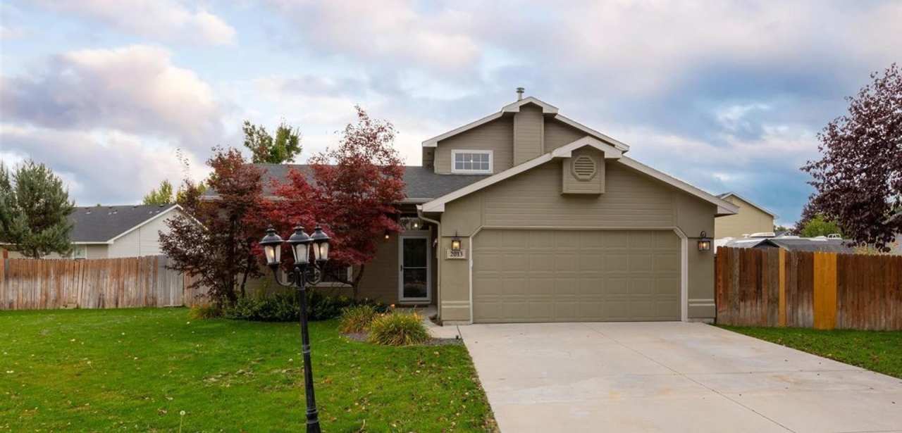 Welcome to this charming 3 bedroom, 2 bathroom home located in Nampa, ID.