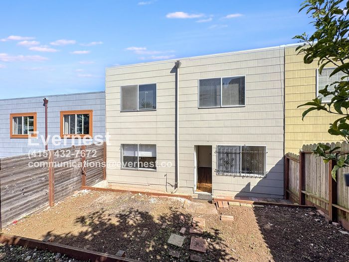868 Peralta Avenue
